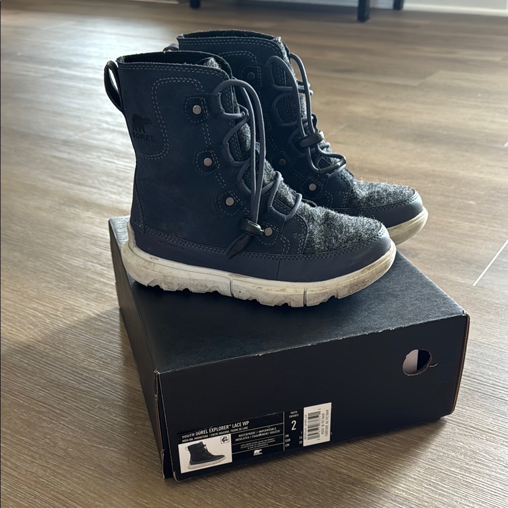 Sorel Kids Charcoal Lace-Up Boots, size 2